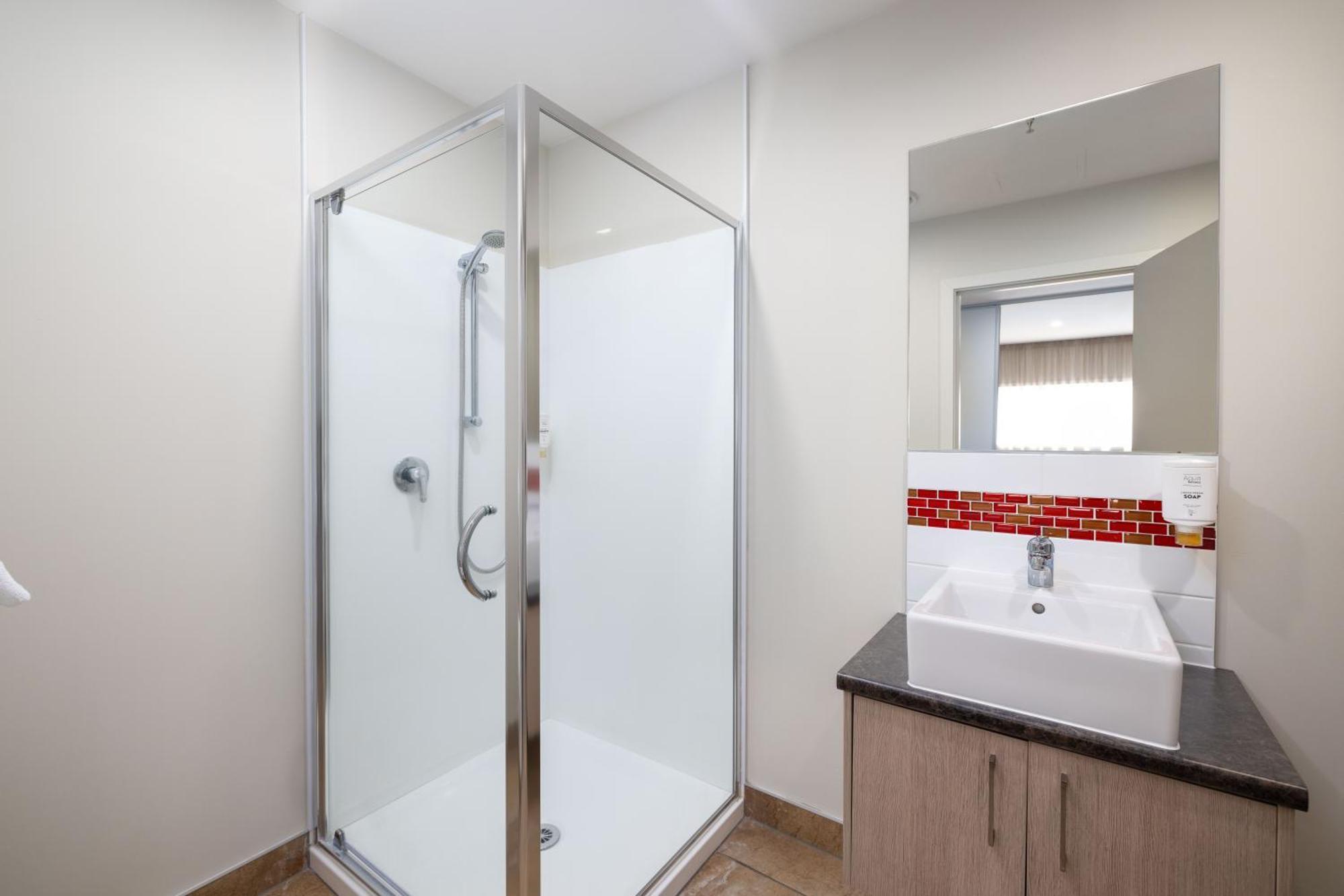Ramada Suites By Wyndham Christchurch City Bagian luar foto