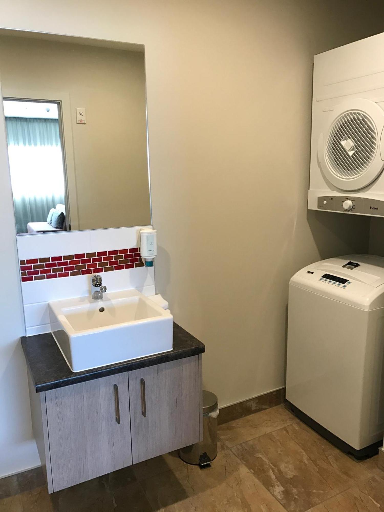 Ramada Suites By Wyndham Christchurch City Bagian luar foto