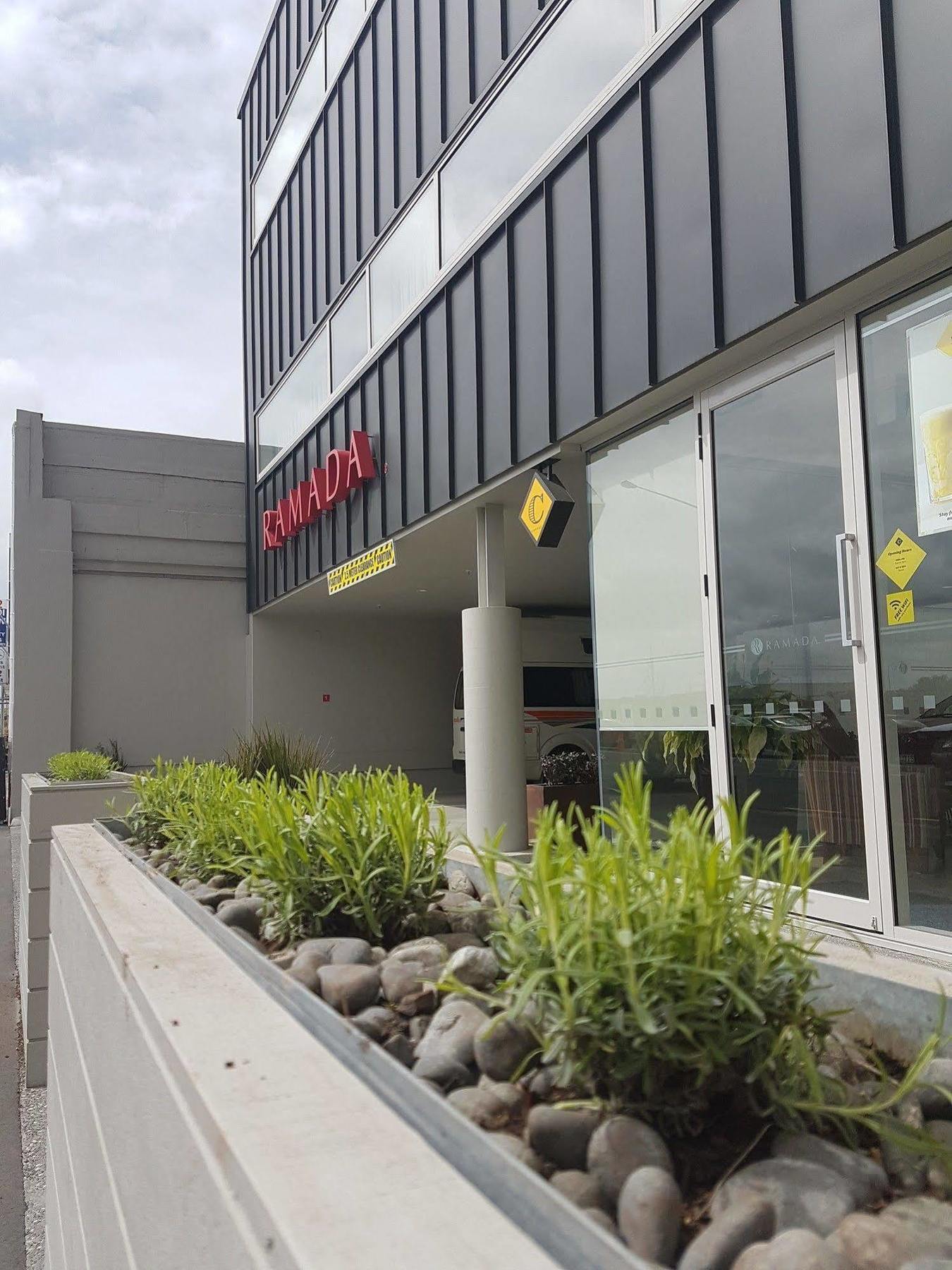 Ramada Suites By Wyndham Christchurch City Bagian luar foto