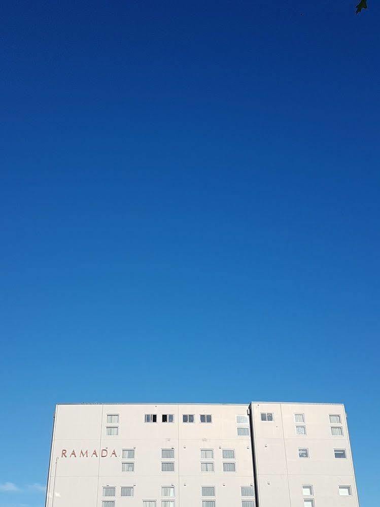 Ramada Suites By Wyndham Christchurch City Bagian luar foto